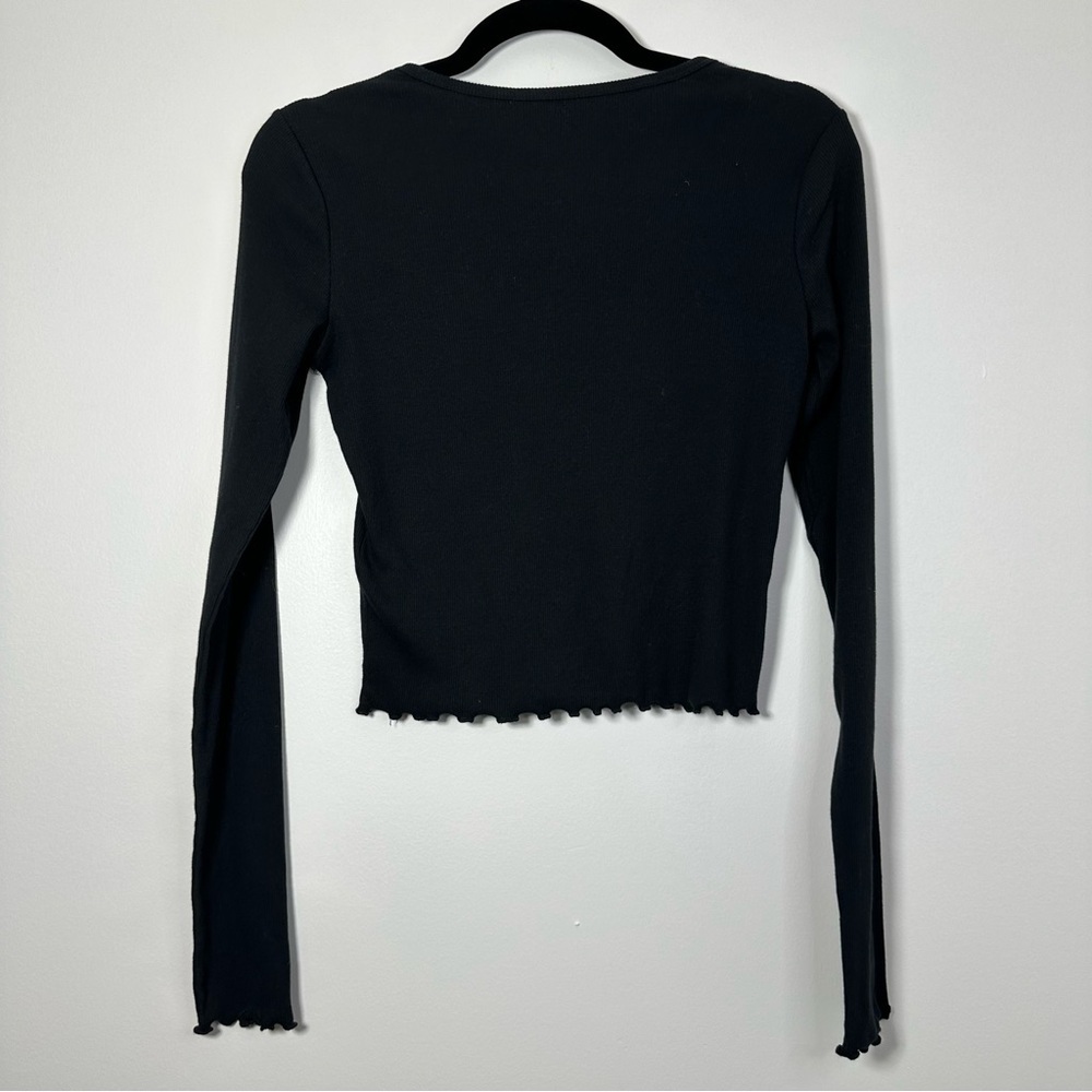Hollister Daisy Logo Black Long Sleeve Lettuce Hem Baby Tee Size Small NEW - Picture 2 of 6